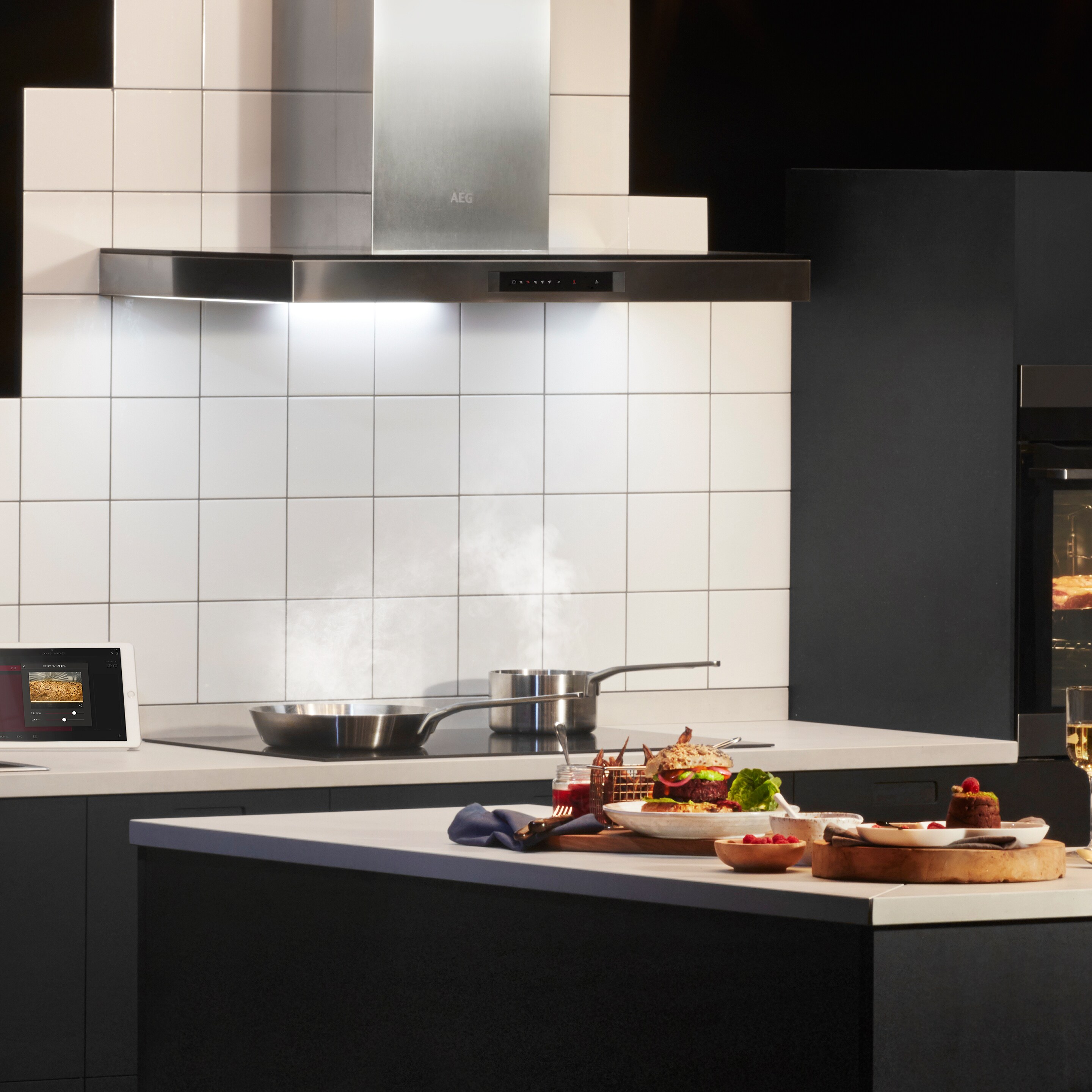 Electrolux kuhinjska napa u elegantnoj kuhinji